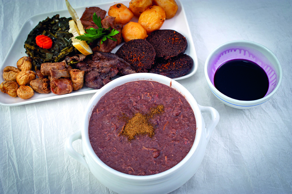 papas de sarrabulho e rojões